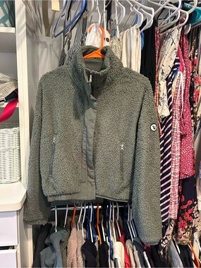Vuori Olive Green Sherpa Zip-Up Jacket size small